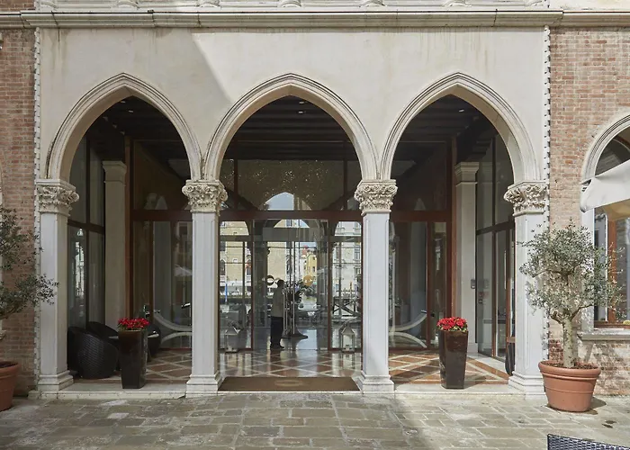 森图伦宫辛那酒店 酒店 5*